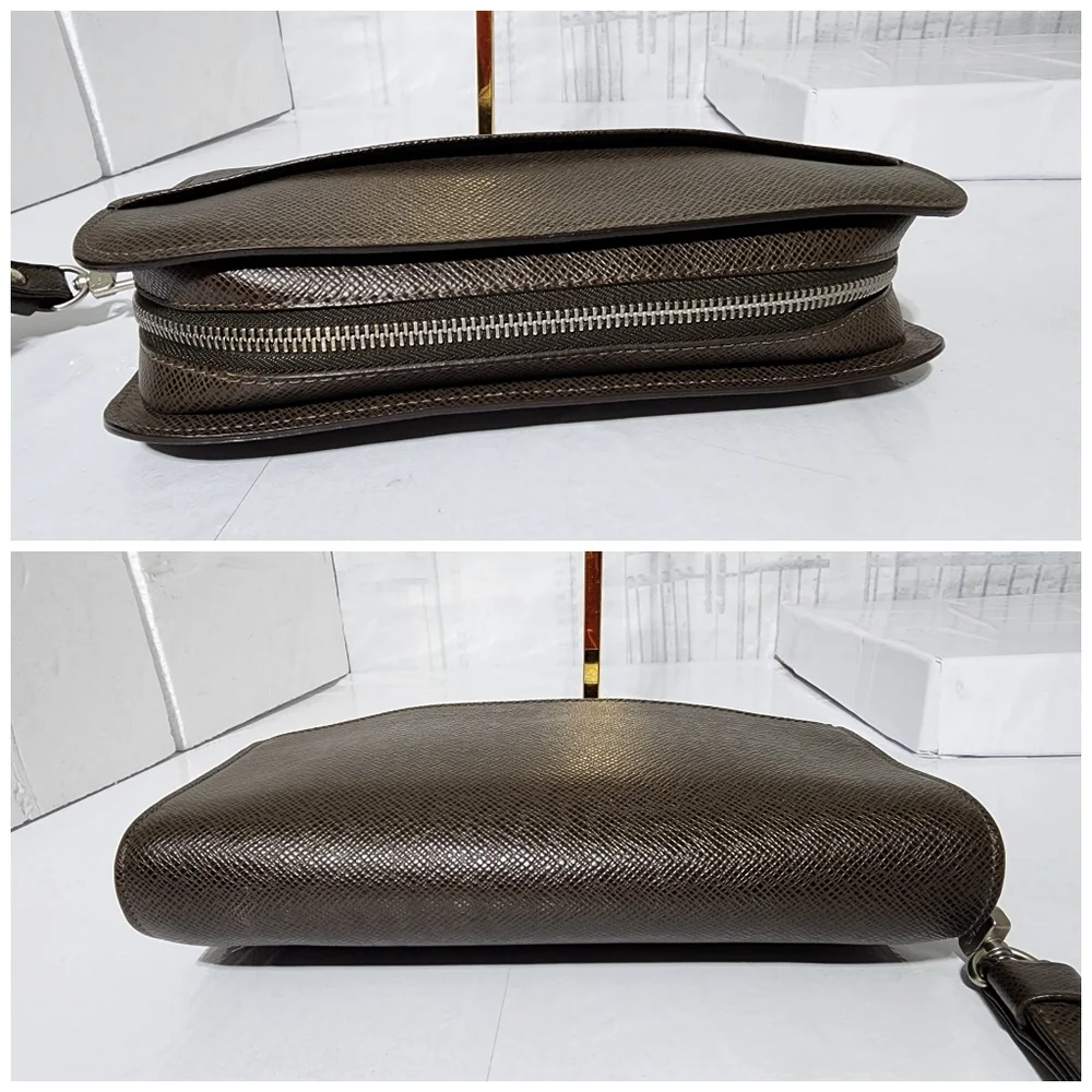 Louis Vuitton Moca Taiga Leather Baikal Men Wristlet Brown